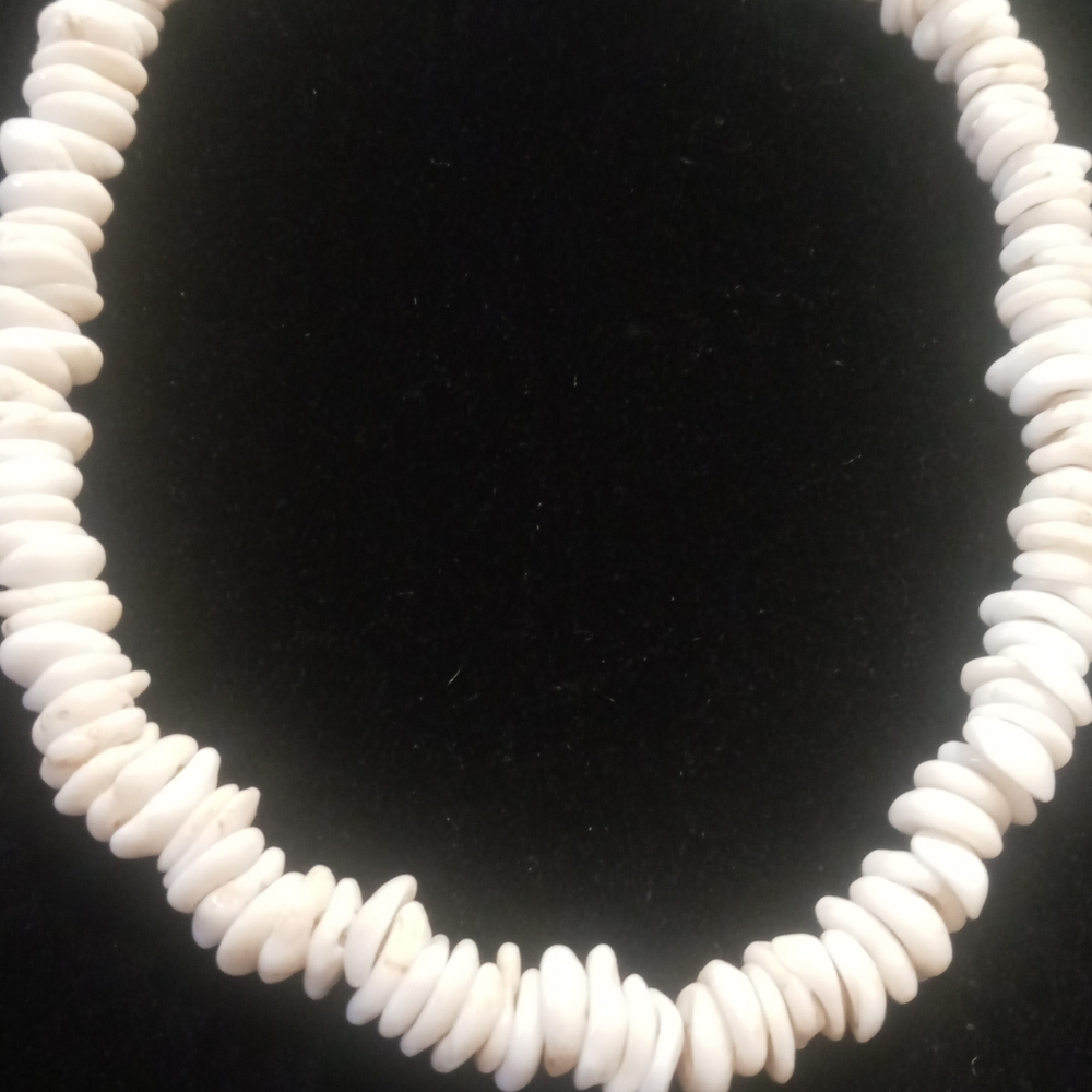 Vintage genuine Hawaiian puka shell necklace hand strung cable 16.50 inches long